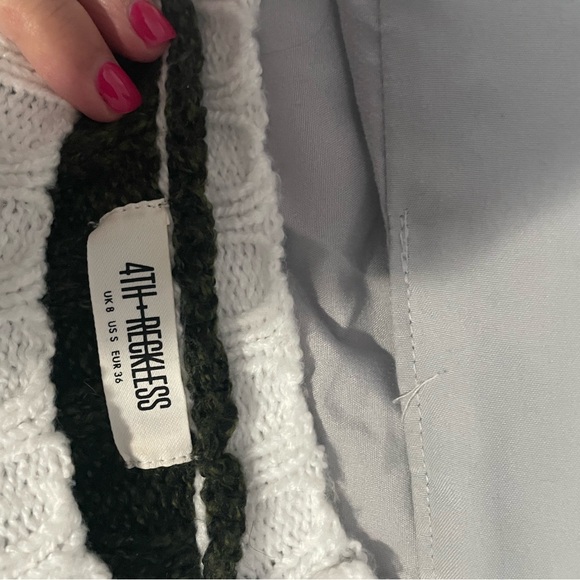 4th and reckless color block peekaboo shoulder top in small - Picture 8 of 9